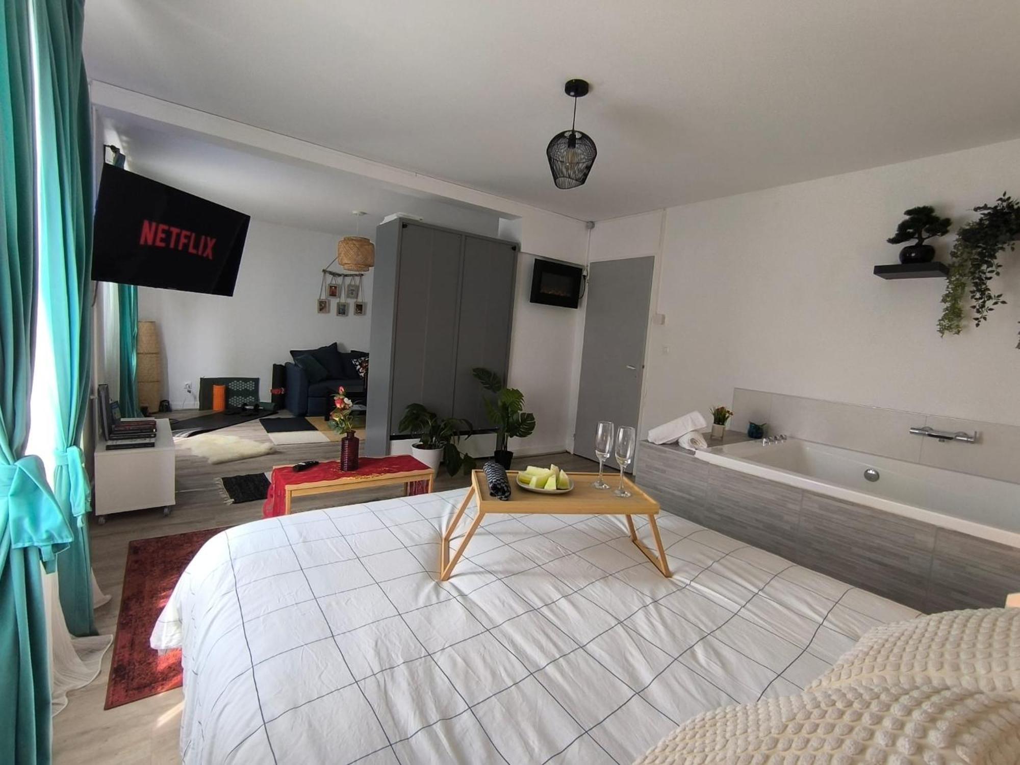Romantic Cocon In Apartment